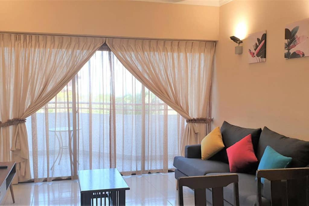 Poolview Resort Batu Ferringhi 502 - 2 Rooms Bagian luar foto