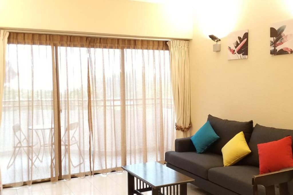 Poolview Resort Batu Ferringhi 502 - 2 Rooms Bagian luar foto