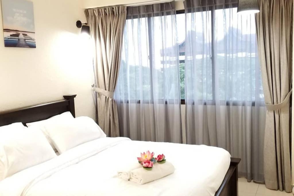 Poolview Resort Batu Ferringhi 502 - 2 Rooms Bagian luar foto