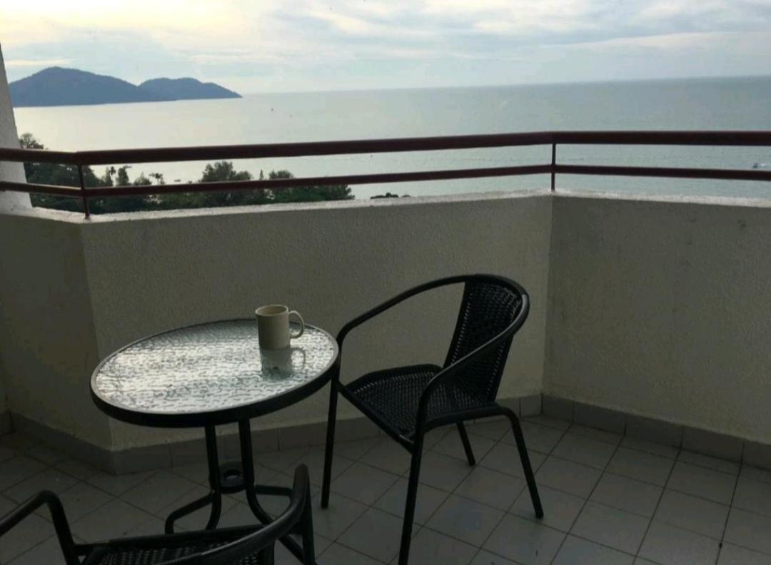 Poolview Resort Batu Ferringhi 502 - 2 Rooms Bagian luar foto